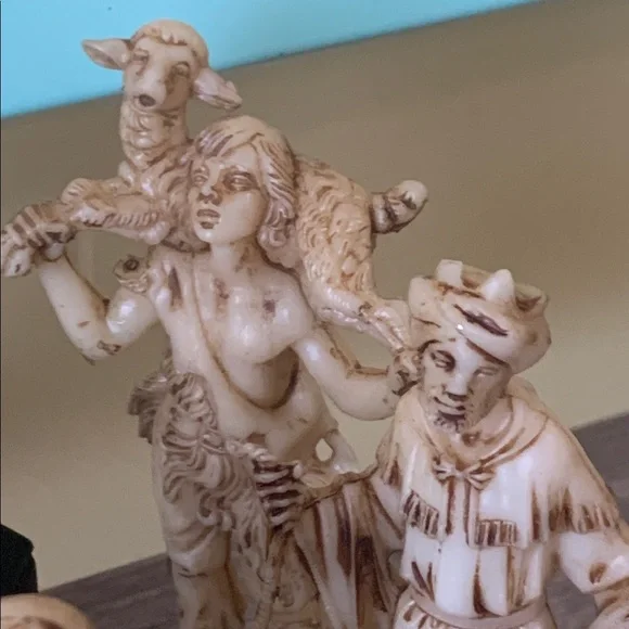 Vintage Nativity Scene - Picture 5 of 10